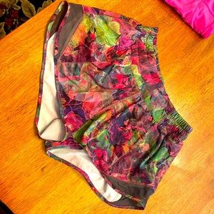 Hotty Hot 2.5” multicolored Lululemon shirts